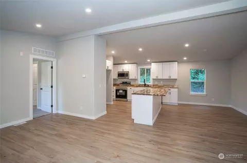243 E Union Ridge Loop Rd, Union, WA 98592 photo 8