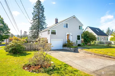 1520 E Illinois St, Bellingham, WA 98226