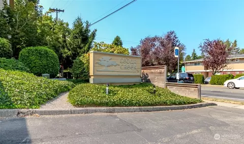 4800 200th St SW #E102, Lynnwood, WA 98036