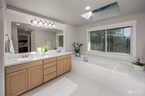 Bath - 22542 5th Pl W, Bothell, WA 98021 photo 1 of 2