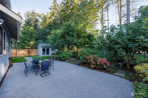 Exterior - 22542 5th Pl W, Bothell, WA 98021 photo 9 of 11
