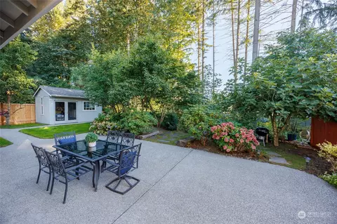 Exterior - 22542 5th Pl W, Bothell, WA 98021 photo 2 of 11