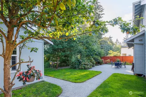 Exterior - 22542 5th Pl W, Bothell, WA 98021 photo 8 of 11