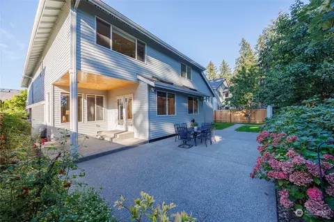 Exterior - 22542 5th Pl W, Bothell, WA 98021 photo 10 of 11