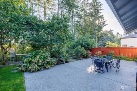 Exterior - 22542 5th Pl W, Bothell, WA 98021 photo 6 of 11