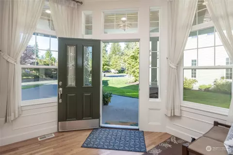 Entry Way - 22542 5th Pl W, Bothell, WA 98021 photo 2 of 5