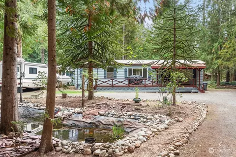 70 N Hamahama Dr E, Hoodsport, WA 98548