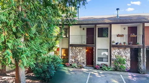 7816 196th St SW #D9, Edmonds, WA 98026