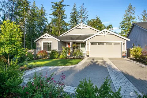 1003 Rainier Loop, Mount Vernon, WA 98274