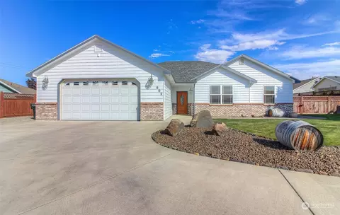 602 Royal Ct, Grandview, WA 98930