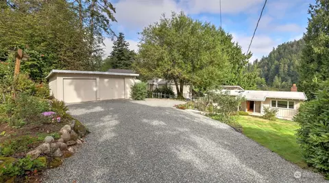 18518 W Lake Desire Dr SE, Renton, WA 98058