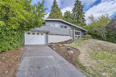 15602 SE 10th St, Bellevue, WA 98008
