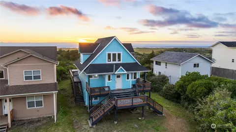 31 Ocean Ln, Ocean Shores, WA 98569