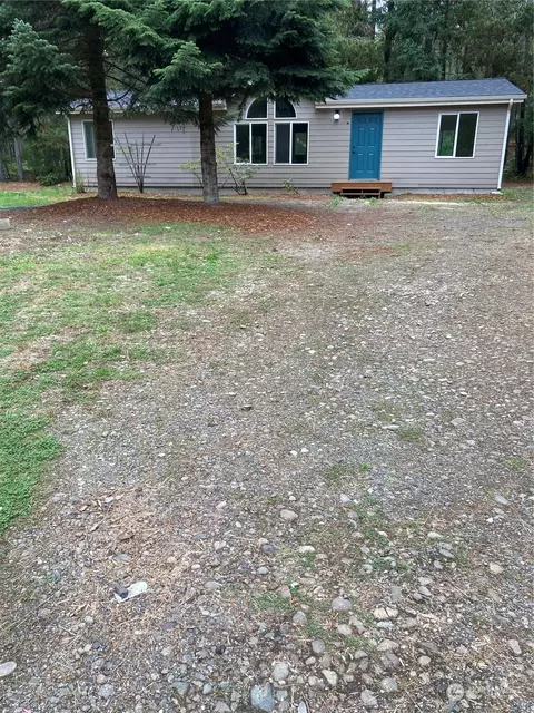641 N Rainbow Way E, Hoodsport, WA 98548