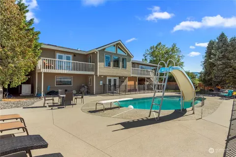 790 10th St NE, East Wenatchee, WA 98802