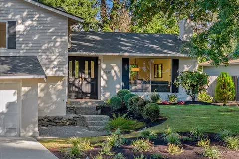 4230 189th Ave SE, Issaquah, WA 98027