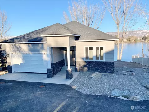 2908 Riviera Blvd, Malaga, WA 98828