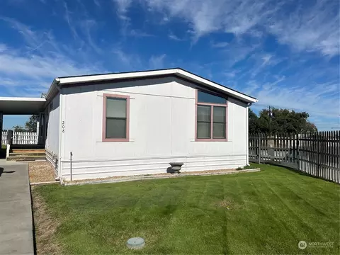 2240 W Broadway Ave #208, Moses Lake, WA 98837
