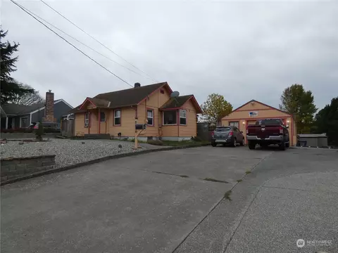 2111 12th St, Anacortes, WA 98221