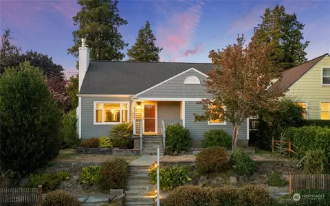 4706 SW Stevens St, Seattle, WA 98116