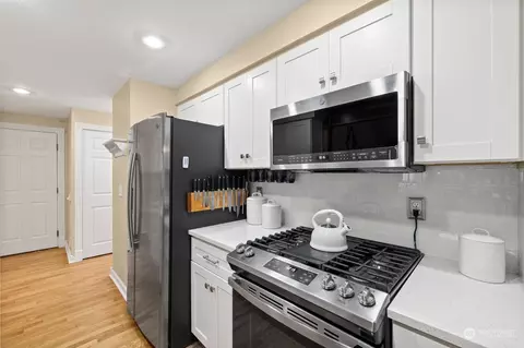 Kitchen - 23011 13th Pl W, Bothell, WA 98021 photo 2 of 4