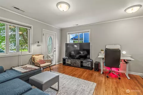 Living - 971 20th Ave, Longview, WA 98632 photo 1 of 1