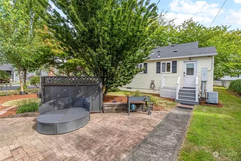 Exterior - 971 20th Ave, Longview, WA 98632 photo 5 of 8