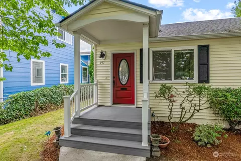 Exterior - 971 20th Ave, Longview, WA 98632 photo 2 of 8
