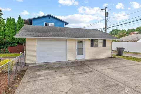 Exterior - 971 20th Ave, Longview, WA 98632 photo 7 of 8