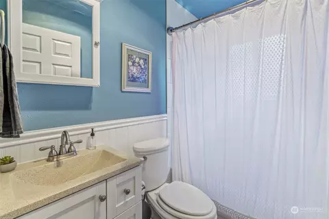 Bath - 971 20th Ave, Longview, WA 98632 photo 1 of 2