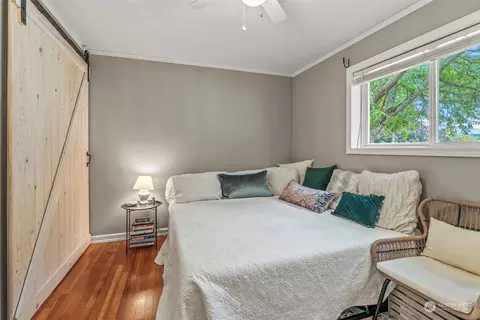 Bedroom - 971 20th Ave, Longview, WA 98632 photo 1 of 3
