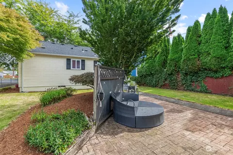 Exterior - 971 20th Ave, Longview, WA 98632 photo 4 of 8