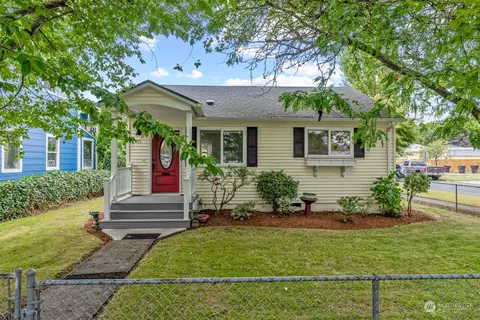 Exterior - 971 20th Ave, Longview, WA 98632 photo 1 of 8