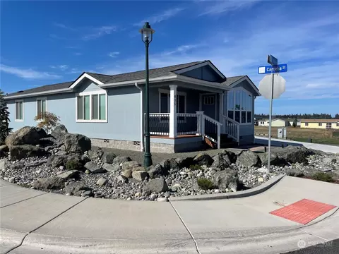 835 N Violet Ave, Sequim, WA 98382 photo 2