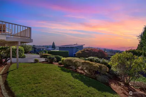 829 Laurel Way, Edmonds, WA 98020