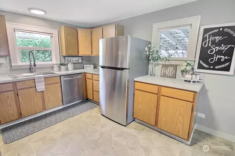 Kitchen - 1959 Division St, Enumclaw, WA 98022 photo 4 of 5