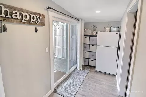 Entry Way - 1959 Division St, Enumclaw, WA 98022 photo 1 of 1