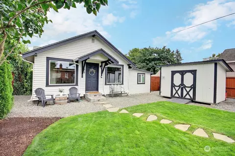 1959 Division St, Enumclaw, WA 98022
