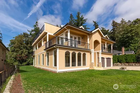 11018 SE 64th St, Bellevue, WA 98006
