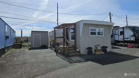 605 California Way #18, Longview, WA 98632