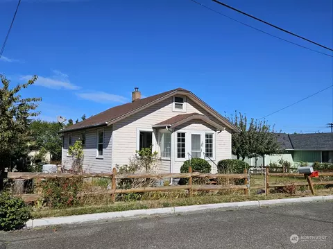 215 Motor Ave, Port Angeles, WA 98362