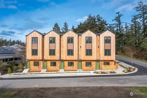Exterior - 231 Madrona St #2, Eastsound, WA 98245 photo 2 of 3