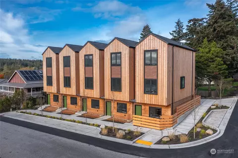 231 Madrona St #2, Eastsound, WA 98245