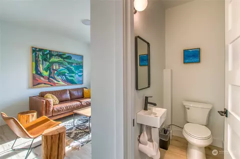 Bath - 231 Madrona St #2, Eastsound, WA 98245 photo 1 of 4