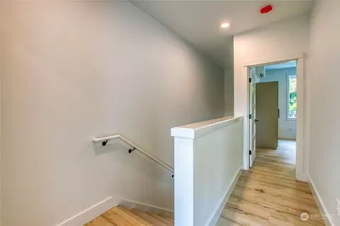 Entry Way - 231 Madrona St #2, Eastsound, WA 98245 photo 3 of 3