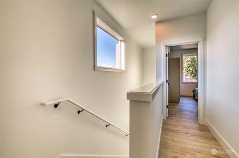 Entry Way - 231 Madrona St #5, Eastsound, WA 98245 photo 4 of 4