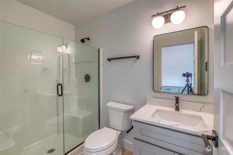 Bath - 231 Madrona St #5, Eastsound, WA 98245 photo 1 of 4