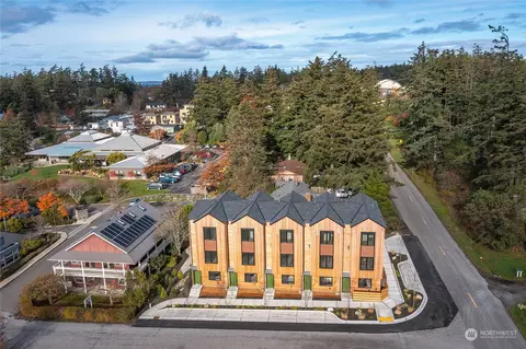 231 Madrona St #5, Eastsound, WA 98245