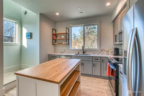 Kitchen - 231 Madrona St #5, Eastsound, WA 98245 photo 3 of 3