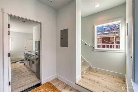 Entry Way - 231 Madrona St #5, Eastsound, WA 98245 photo 3 of 4